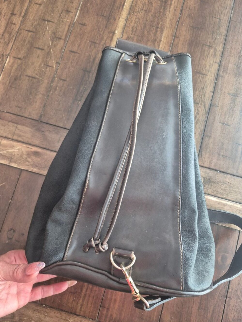 David Jones International Brown Leather Crossbody Backpack - Picture 3 of 7